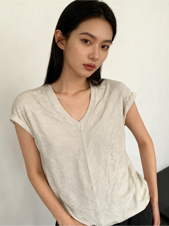 Tommy Bahama Tops - Tommy Bahama Cream and Ivory V-Neck Short Sleeve Top